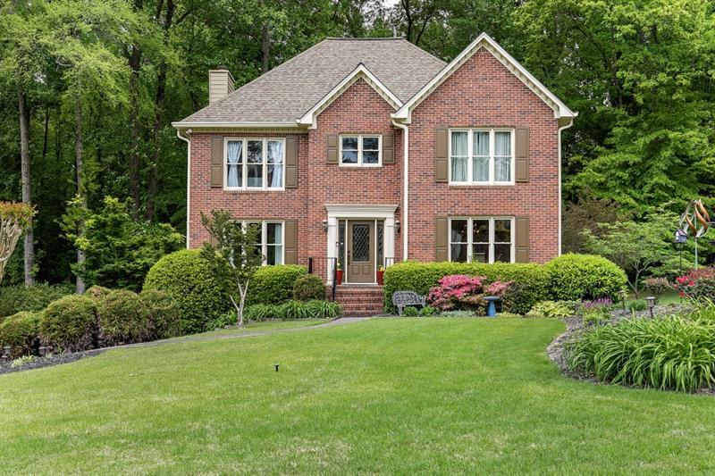 2576 Hollycreek Drive