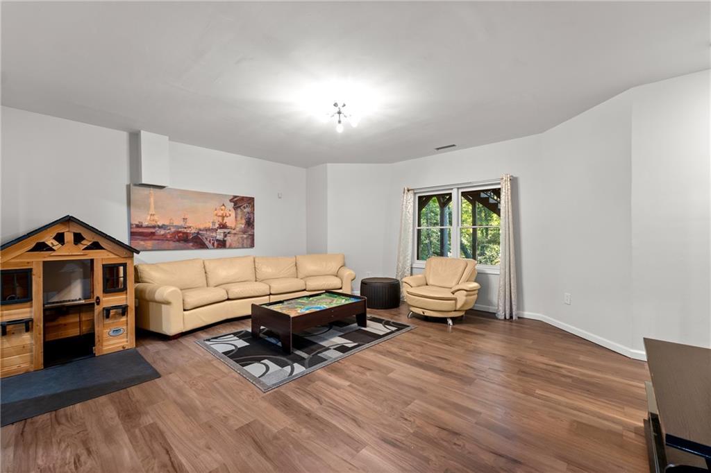 1356 Annapolis Way