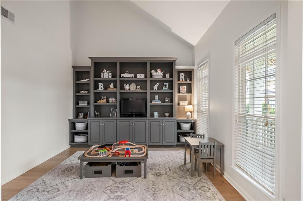 320 Kingspring Court