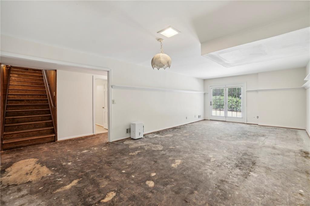 720 Edgewater Trail