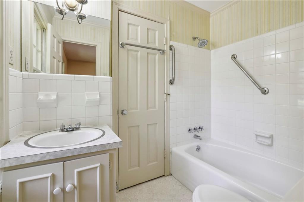 720 Edgewater Trail