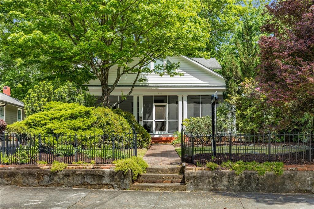 648 Woodland Avenue SE