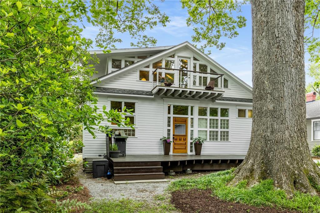 648 Woodland Avenue SE