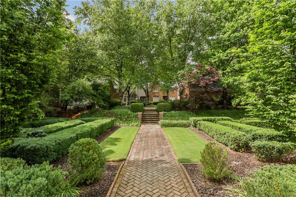 29 Paces West Drive NW