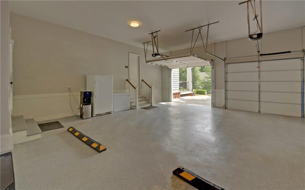 4048 Navajo Trail NE