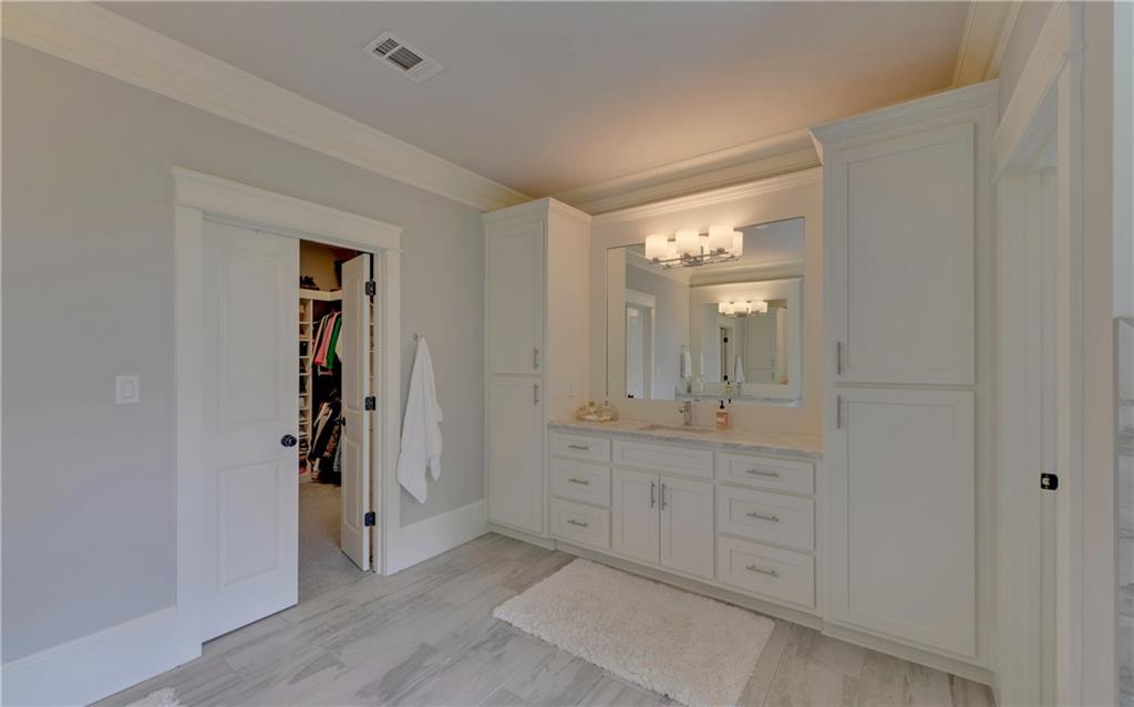 4048 Navajo Trail NE