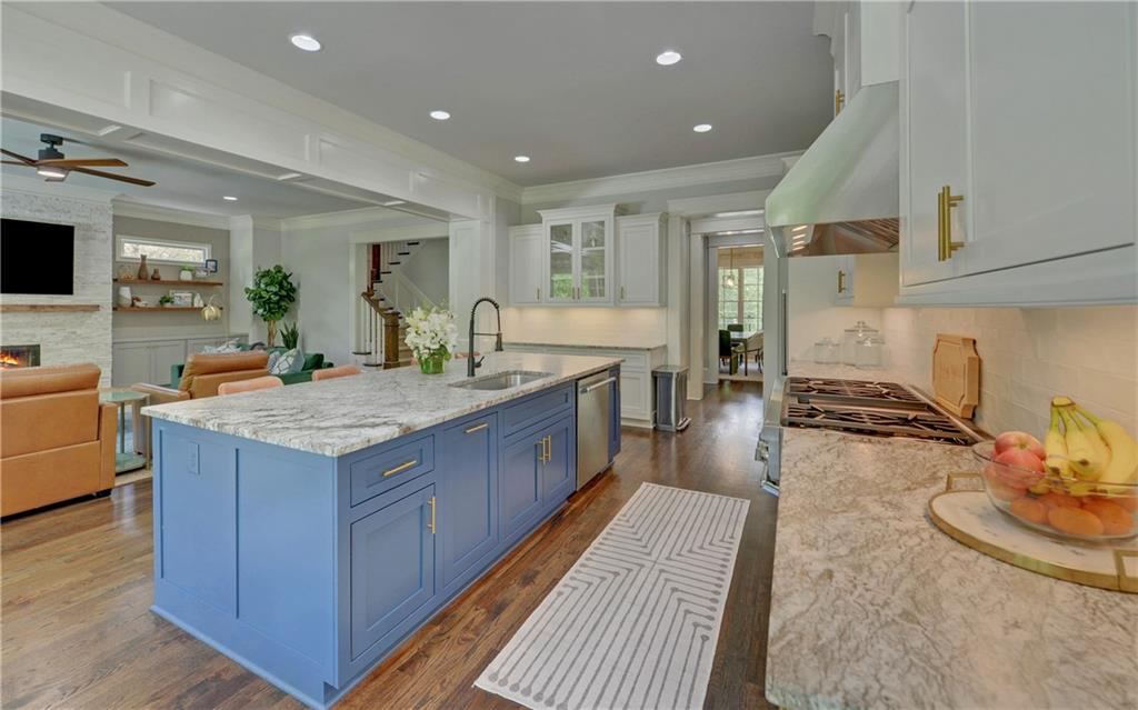 4048 Navajo Trail NE