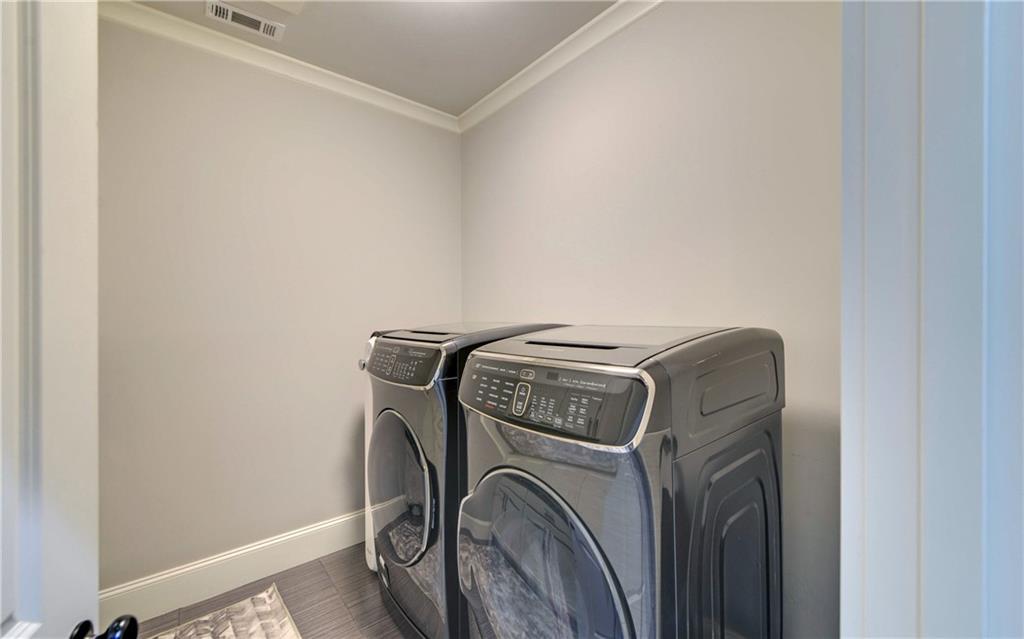 4048 Navajo Trail NE