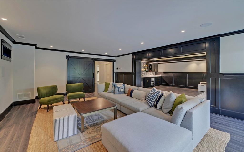 4048 Navajo Trail NE