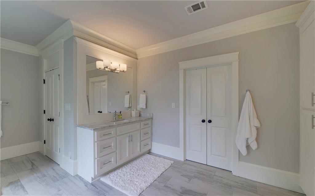 4048 Navajo Trail NE