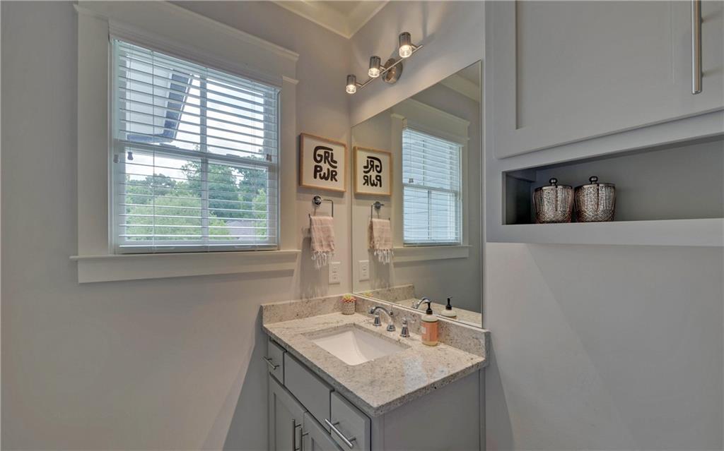 4048 Navajo Trail NE