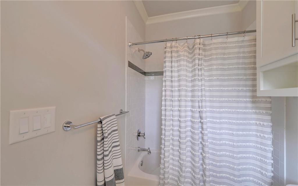 4048 Navajo Trail NE