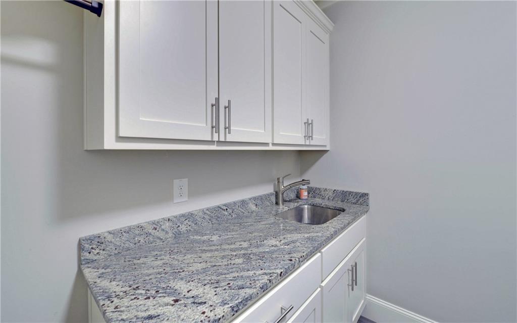4048 Navajo Trail NE