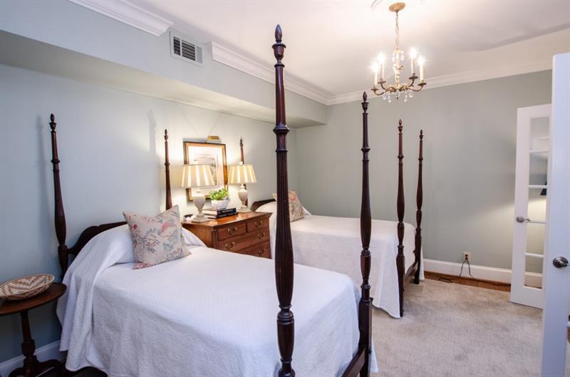 2734 Peachtree Road NW Unit B401