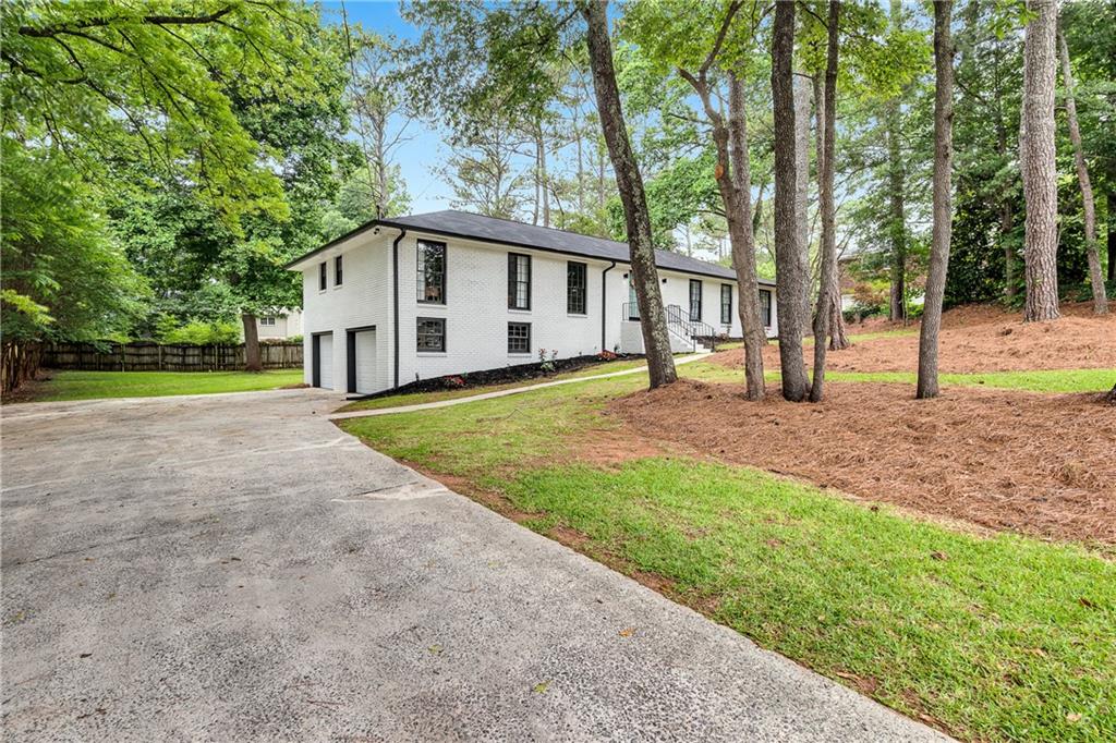 2911 Deerview Trail