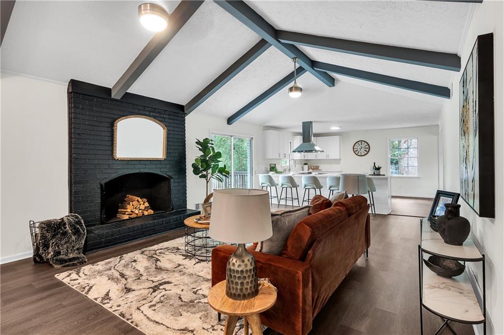 2911 Deerview Trail