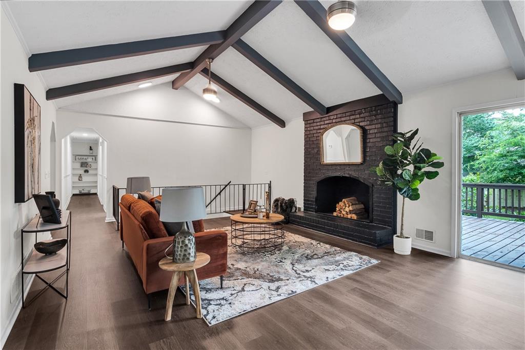 2911 Deerview Trail