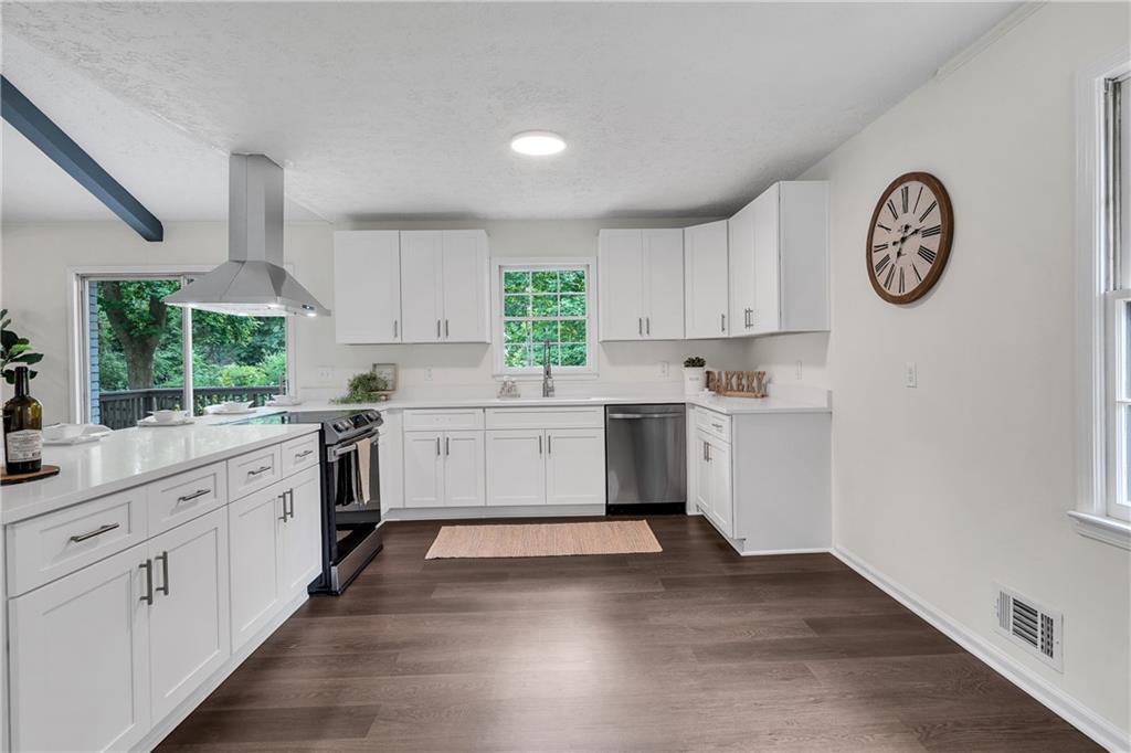2911 Deerview Trail