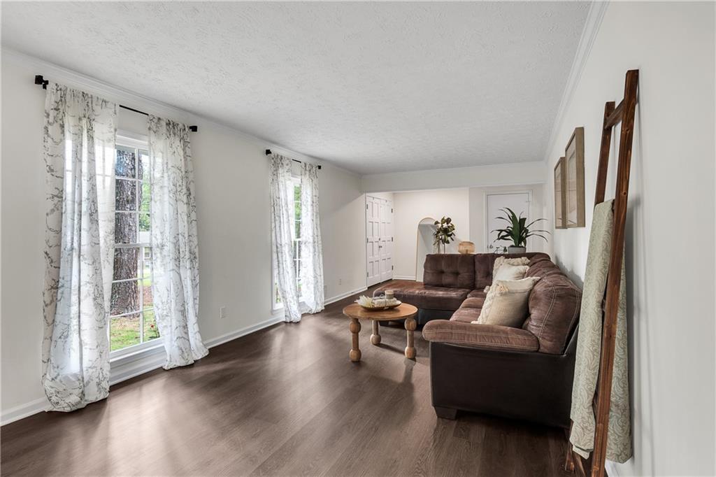 2911 Deerview Trail