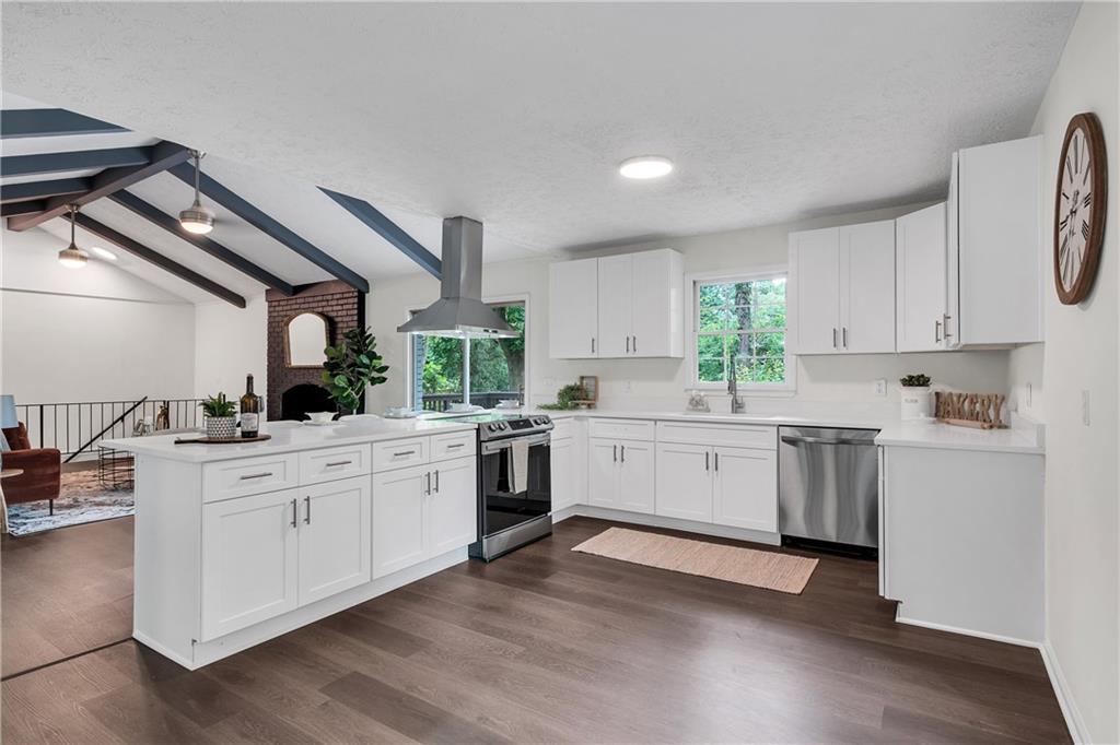 2911 Deerview Trail