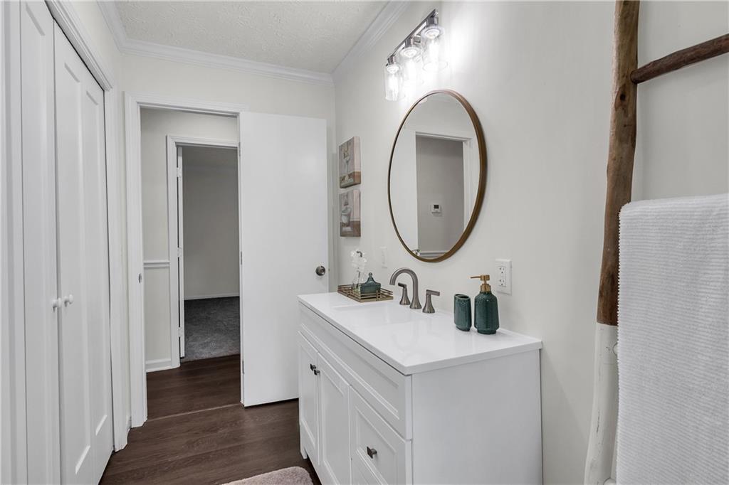 2911 Deerview Trail