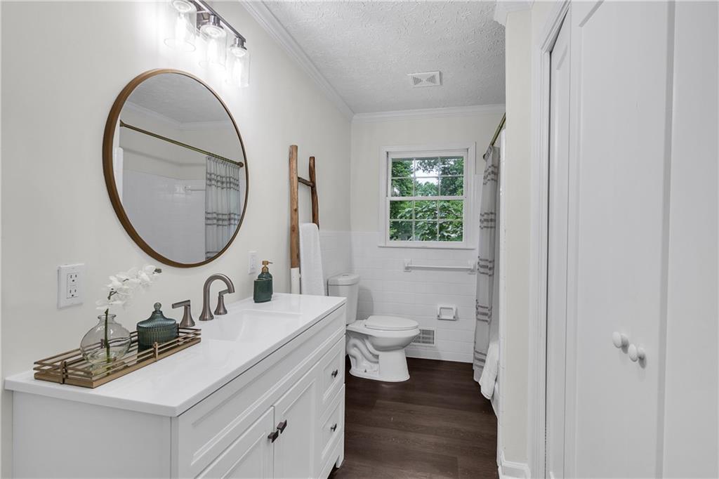 2911 Deerview Trail
