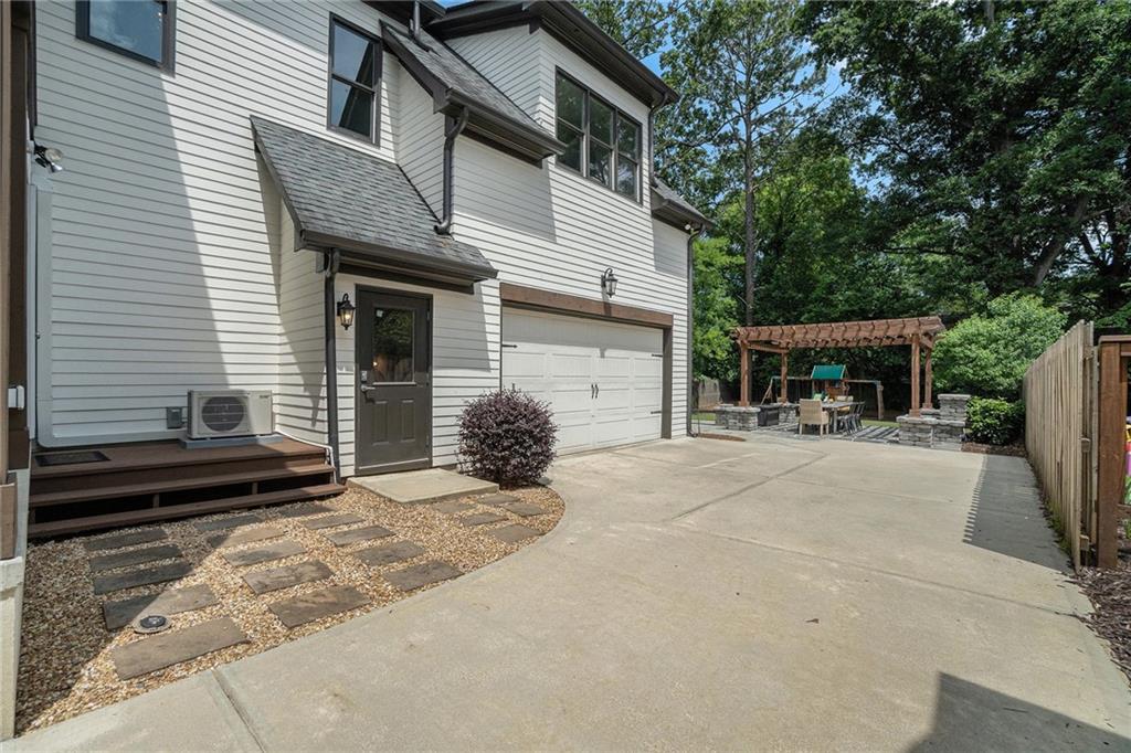 558 Rock Springs Road NE