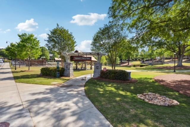 896 Westmoreland Circle NW