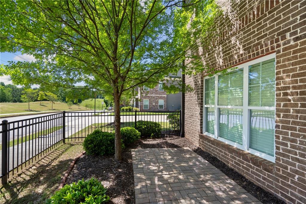 896 Westmoreland Circle NW