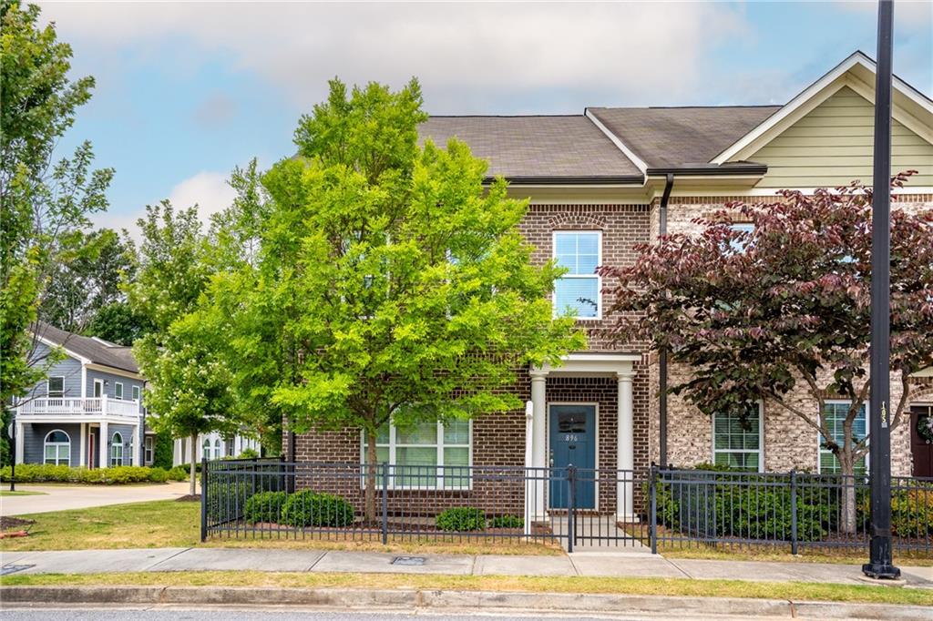 896 Westmoreland Circle NW