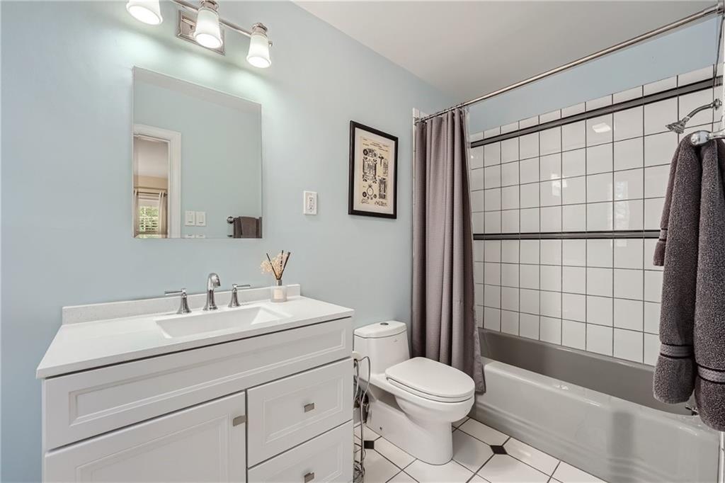 586 Ponce De Leon Manor NE