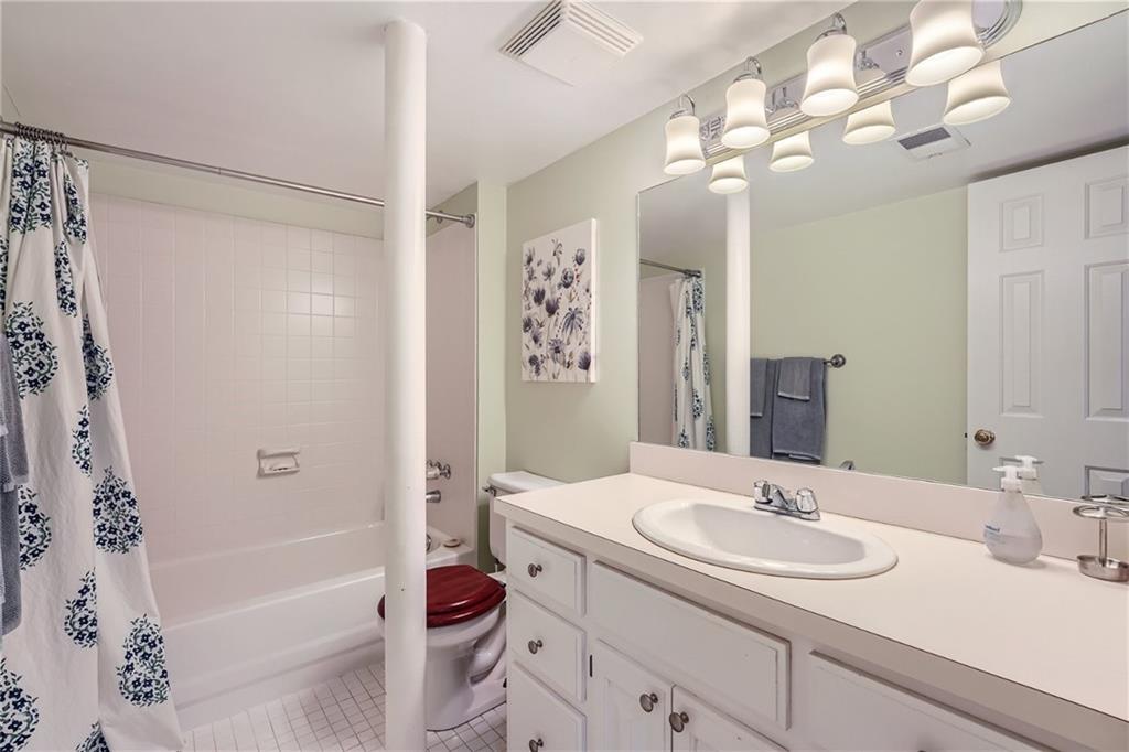 586 Ponce De Leon Manor NE