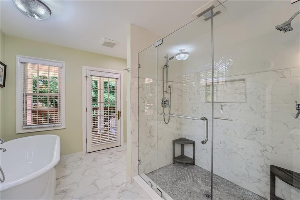 586 Ponce De Leon Manor NE