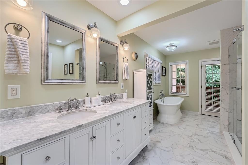 586 Ponce De Leon Manor NE