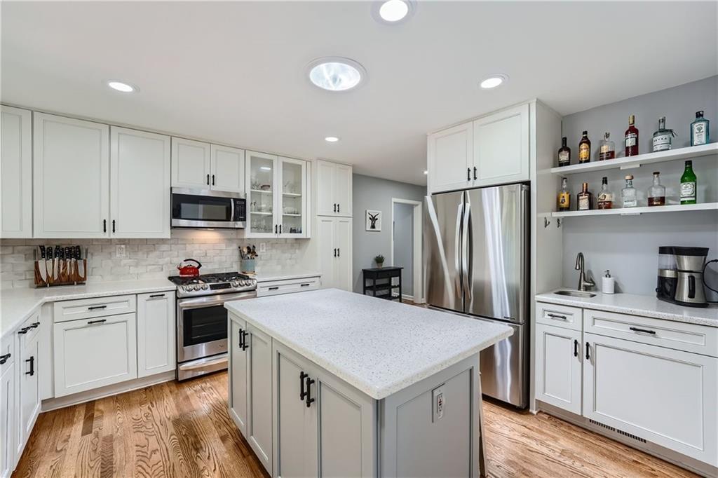 586 Ponce De Leon Manor NE
