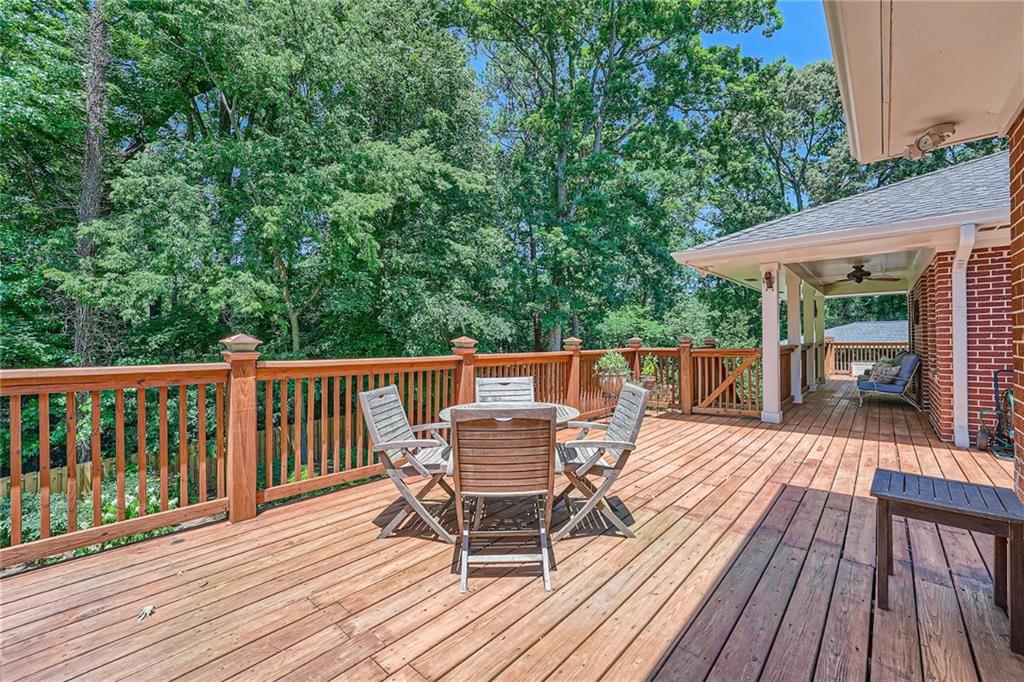 586 Ponce De Leon Manor NE
