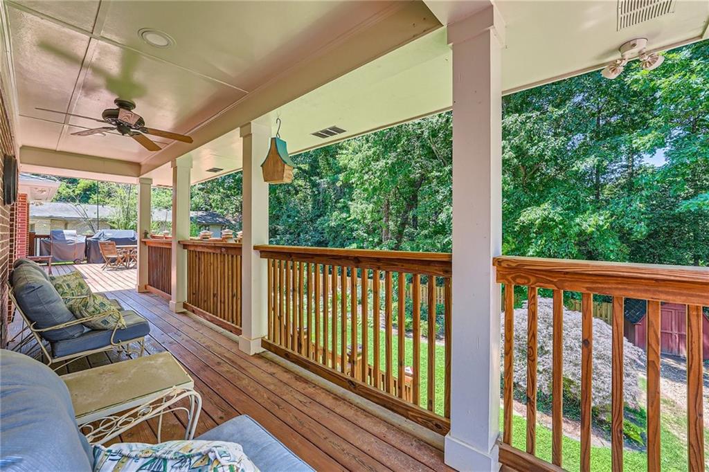 586 Ponce De Leon Manor NE