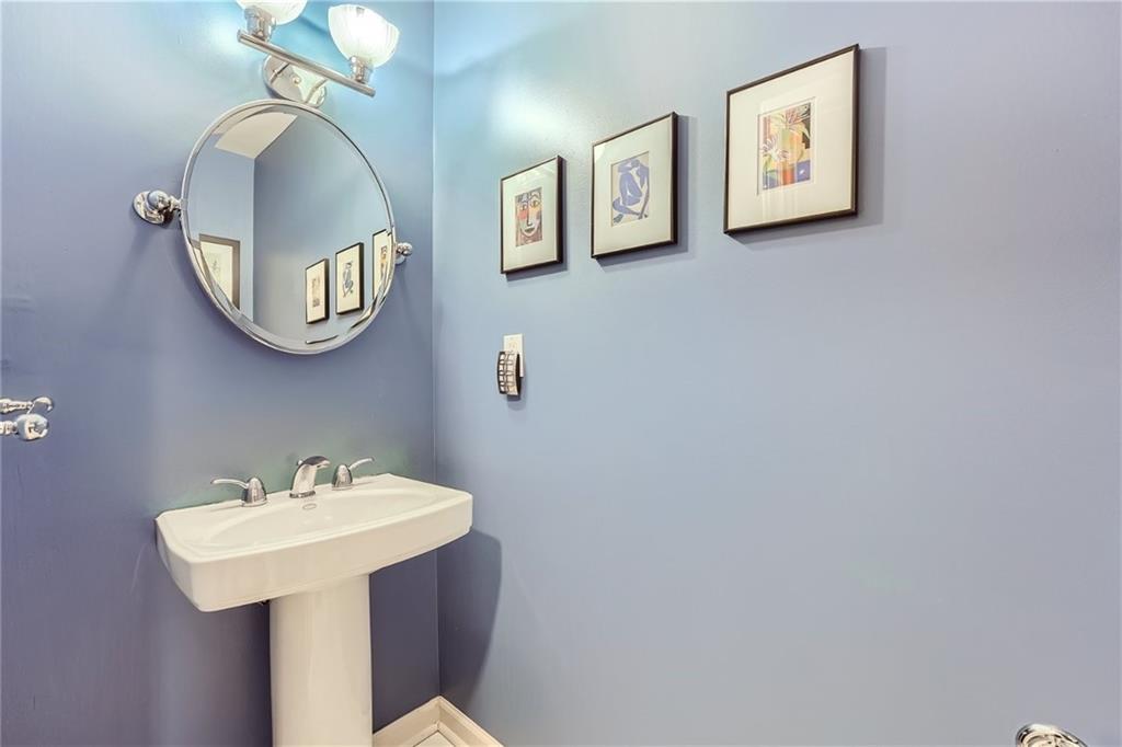 586 Ponce De Leon Manor NE