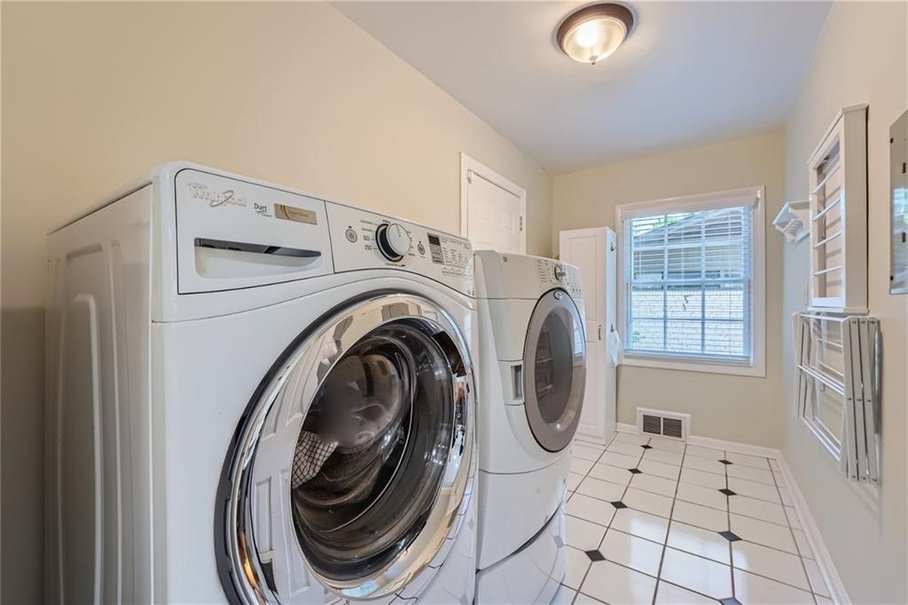 586 Ponce De Leon Manor NE