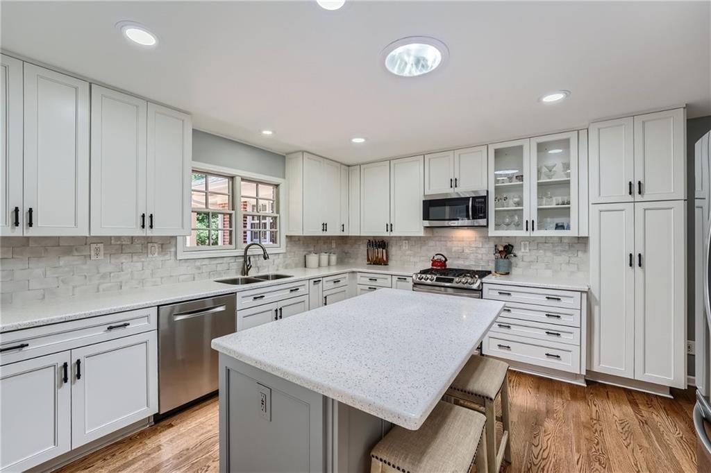 586 Ponce De Leon Manor NE