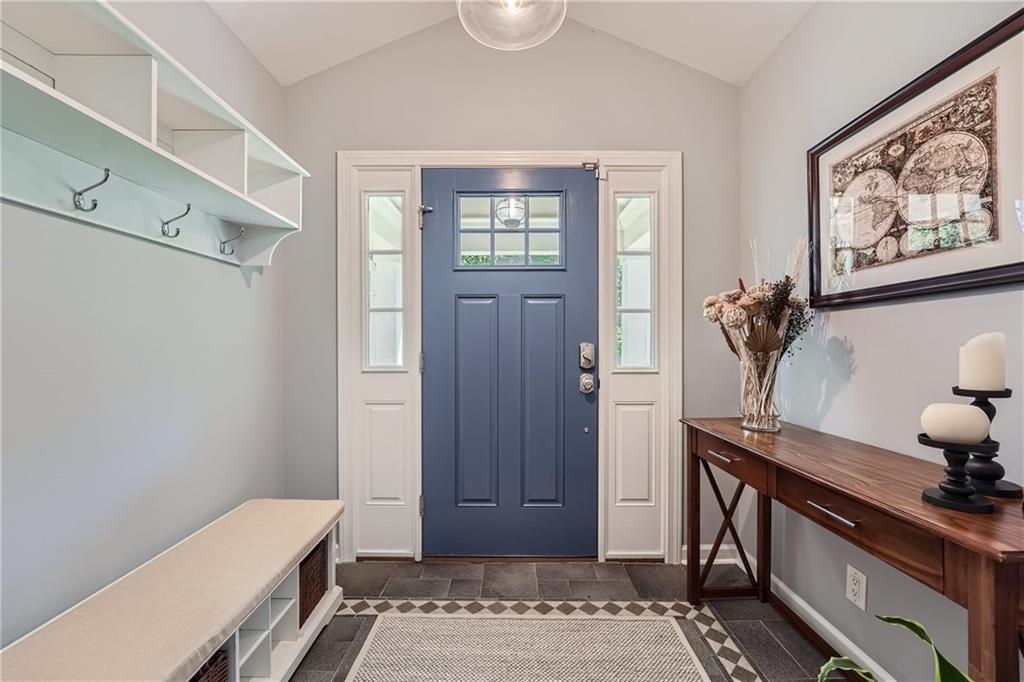 586 Ponce De Leon Manor NE