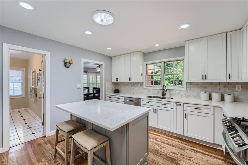 586 Ponce De Leon Manor NE