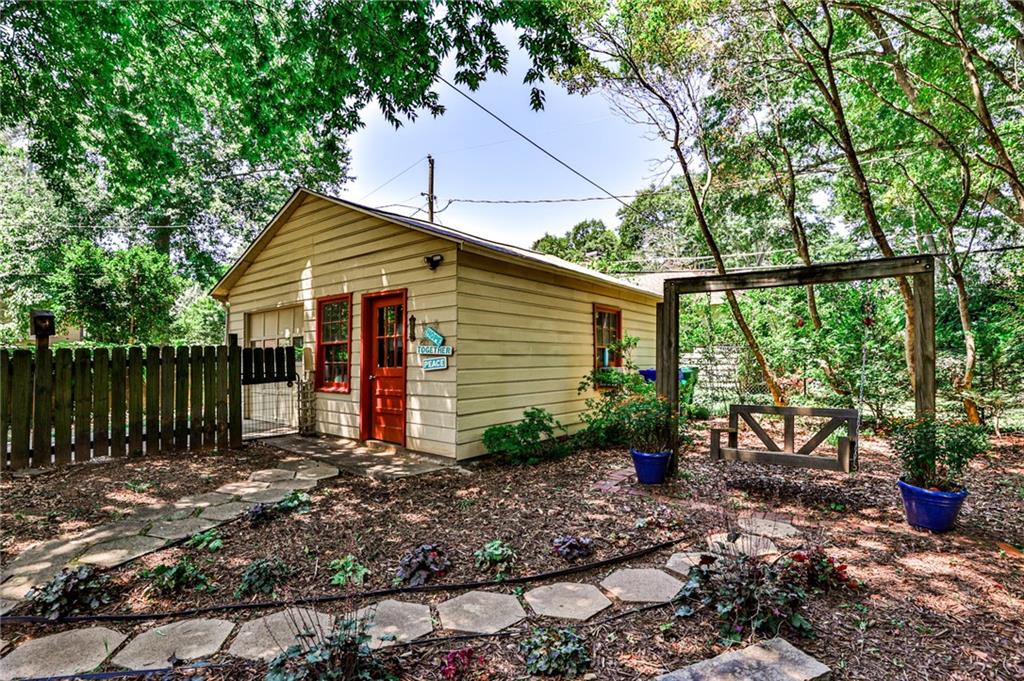 1527 Emory Road NE