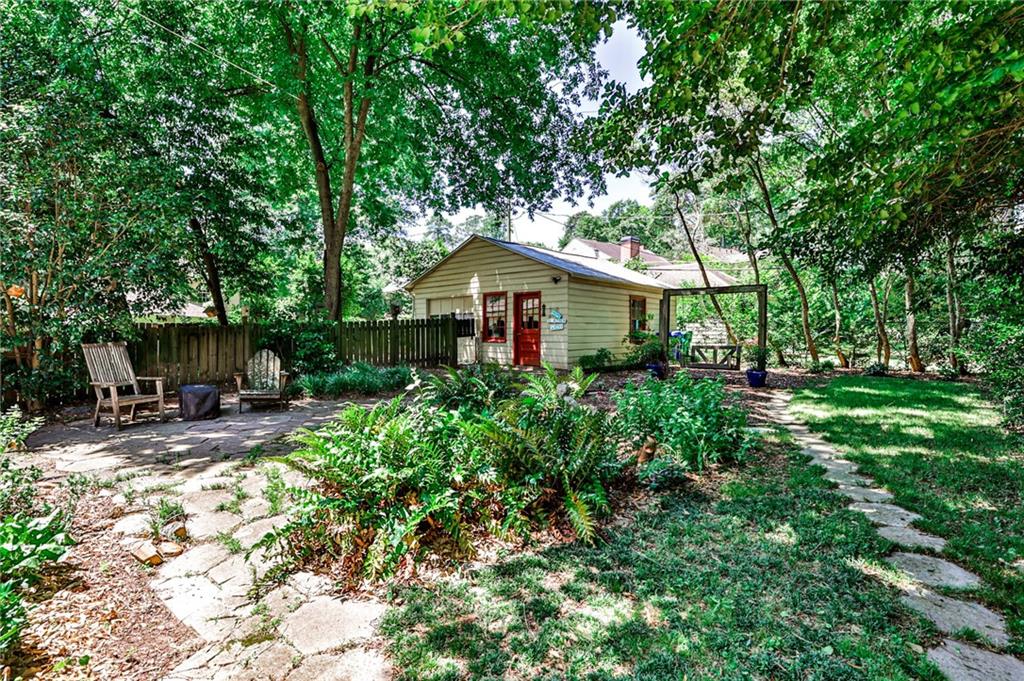 1527 Emory Road NE