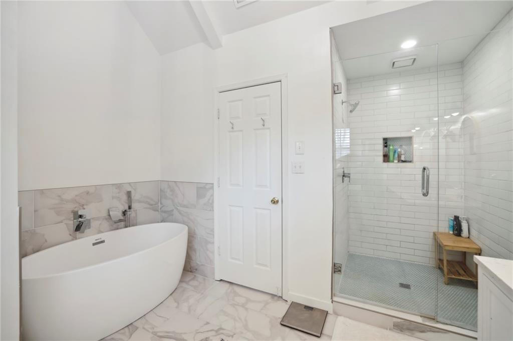 210 Marsh Glen Point