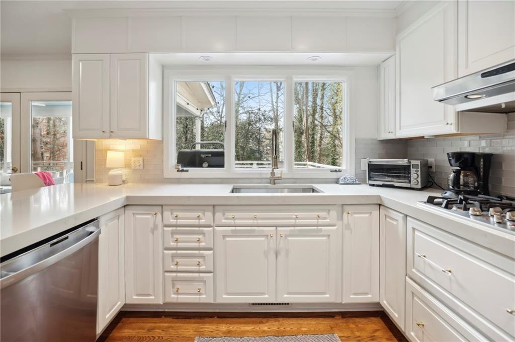 210 Marsh Glen Point