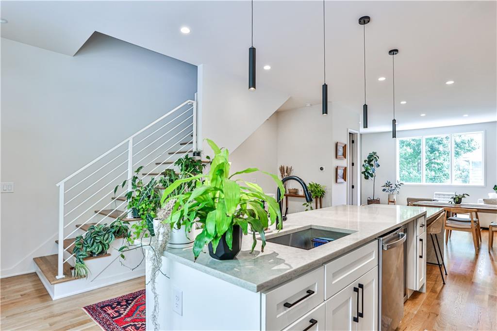 594 Irwin Street NE Unit 2