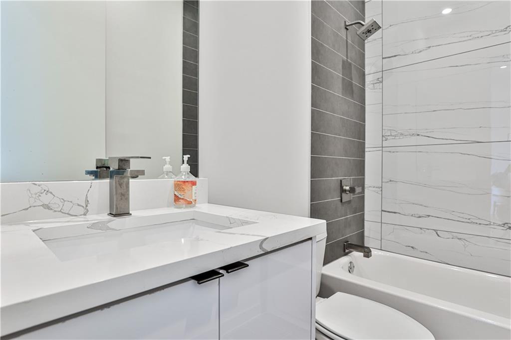 594 Irwin Street NE Unit 2