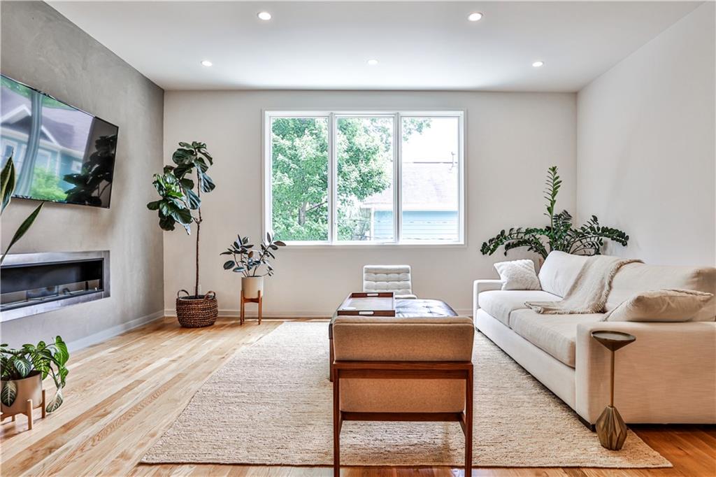594 Irwin Street NE Unit 2
