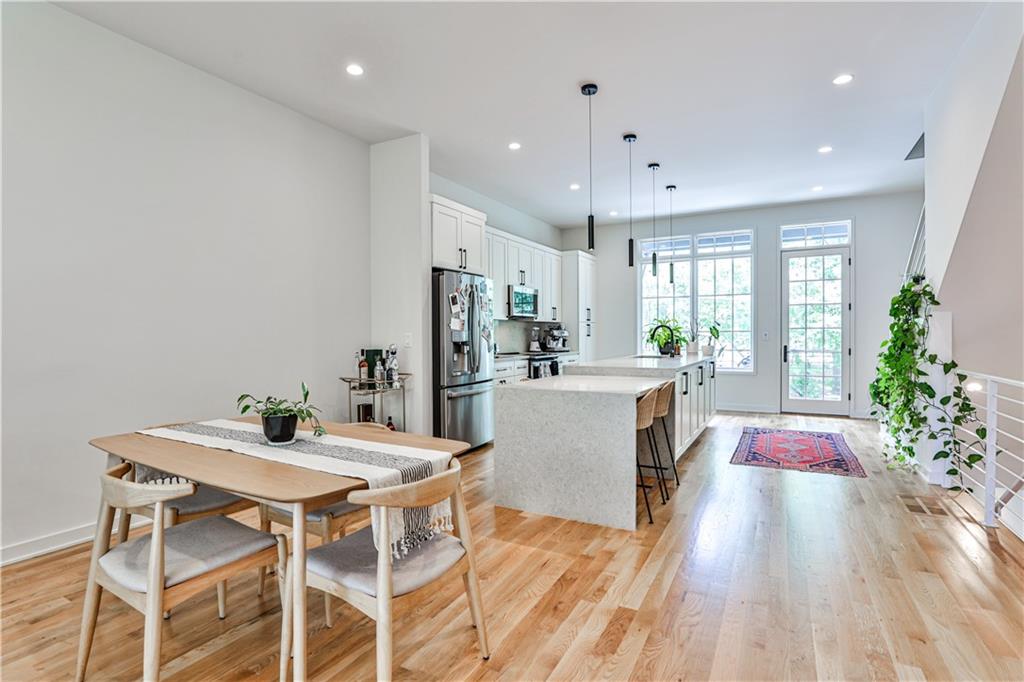 594 Irwin Street NE Unit 2